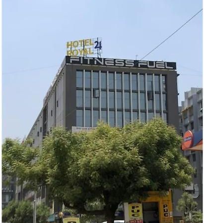 Hotel Royal 24 Ahmedabad Bagian luar foto