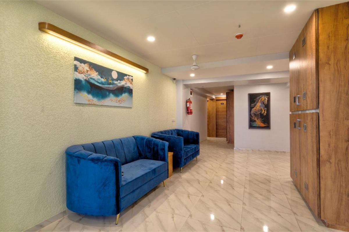 Hotel Royal 24 Ahmedabad Bagian luar foto