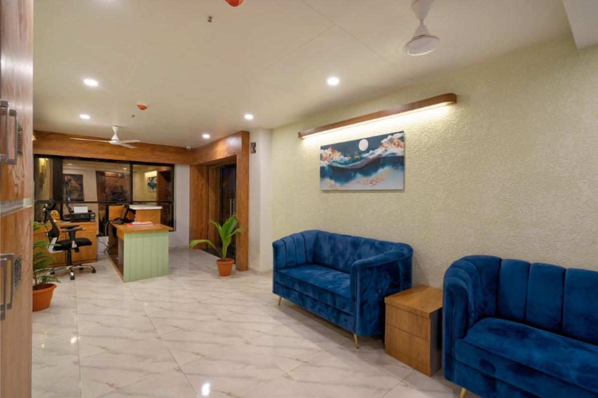Hotel Royal 24 Ahmedabad Bagian luar foto